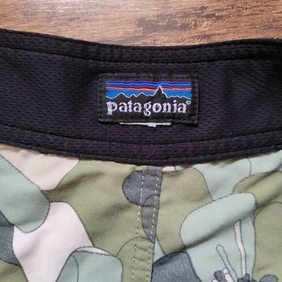 Men's Patagonia shorts green camo camouflage floral print hiking size 28 - Picture 2 of 5
